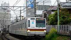 最近、駅とか電車でのトラブルをよく見かける。社会全体がイライラしているような - まむせる