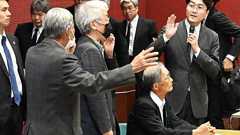 これが水俣病に対する国の本質か…慰霊式後、環境相との対話は1団体3分間、超えるとマイクの音が消えた 「最後まで言わせてやれよ」患者団体の怒り収まらず