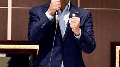 民進・玉木氏、前原氏に涙の訴え 蓮舫氏「男が泣くな」:朝日新聞デジタル