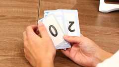 みんなで見積もれ!アジャイルな見積もり手法「プランニングポーカー」のやり方 | 月額制受託開発の株式会社mofmof