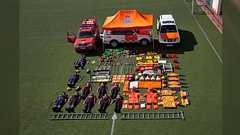 スイス・チューリッヒの警察がパトカーの装備をテトリスみたいにきっちり並べた投稿から始まった #tetrischallange 色んな装備品きっちり並べチャレンジが楽しい