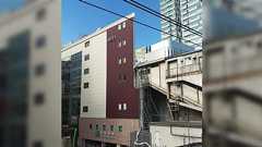 秋葉原駅の壁がいつの間にかハリボテになっていた!?→しかし真上からよく見てみると…?