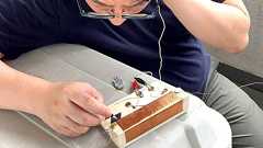 カッターの刃と鉛筆で作る『塹壕ラジオ』は本当にラジオを受信できるのか