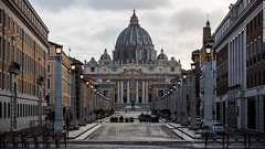 観光客が美術館の彫像2体を破壊 バチカン