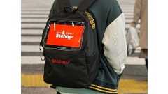 iPadで広告を流して歩くだけのギグワークがスタート 最大1時間1200円の収入(1/2) | ねとらぼ