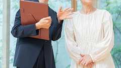 夫と死別、70代女性につきつけられた残酷な現実