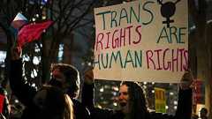 「トランスジェンダー教化」容認で非難の的に、公立大学の学長が辞任 米