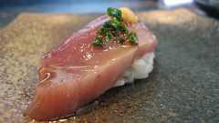 米国人「寿司は最も過大評価な食べ物。チキンやビーフを生で食うか?」