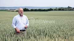 無人トラクターが耕すハイテク農場 最先端の「精密農業」 ドイツ