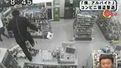 「僕、アルバイトォォォォォ!!」 店員(55)の叫びに、コンビニ強盗逃げ出す : 痛いニュース(ノ∀`)