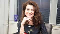 フランスは国民に合わせて法律が変わる ドラ・トーザンさんに聞く日本の難点|ウートピ