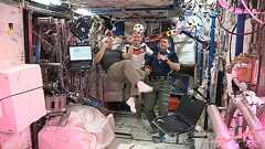 宇宙ステーションでもW杯!ドイツ対米国、勝敗の行方は?