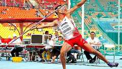 100m11秒台、走幅跳7m、やり投69m。十種競技・右代啓祐の師匠は武井壮!?(小川勝)