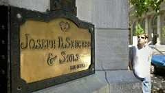 女性を性奴隷にしていた米団体と関係、カナダ酒類大手元社長の娘逮捕