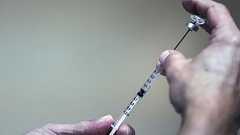 過去の苦い記憶 日本のワクチン展開の影響を懸念