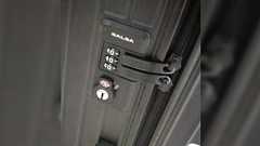 【注意喚起】海外の空港に着いたらスーツケースの鍵の番号が『000』になっていた→一体なぜ?そこにはちょっと怖い理由があった