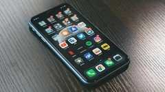 Amazonの下請け配送業者が「配送拠点の近くの木に携帯電話をぶら下げる」理由とは?