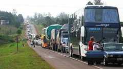 数台の自動運転カーが道路上に混ざるだけで交通渋滞が減るという研究 - GIGAZINE
