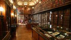 過去の記憶も呼び起こす「歴史のにおい」を保存している女性