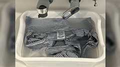 友人から襟汚れでばっちぃシャツを貰ったので魔法水で除去中…説明しよう!魔法水とは、これでダメなら諦めろ的な最終兵器である。