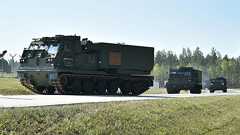 陸自の多連装ロケット砲「陳腐化」とは? ウクライナの戦線支える「現役」が廃止へ | 乗りものニュース