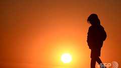 タイの11歳少女、41歳マレーシア人男性との児童婚に非難広がり帰国