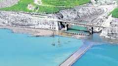 群馬県の利根川上流9ダムの貯水率45% 八ツ場ダム(長野原町)では水底から道、鉄橋 少雨で水位低下 | 上毛新聞電子版|群馬県のニュース・スポーツ情報