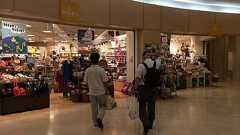 この結果は予想外…!一番使える電子マネーはどれなのか、電子マネー3種類を丸一日かけて14店舗で使ってみた結果 : らばQ