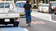 子どもを乗せた親も車道を走れと?自転車の青切符制度が「見切り発車」で来春に始まってしまうワケ