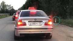 「タクシーの乗客がゴミのポイ捨てをした!」→運転手のとった対応が称賛を浴びる : らばQ