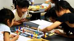図書館でボードゲーム、日本でも 来館者の新規開拓狙う:朝日新聞デジタル