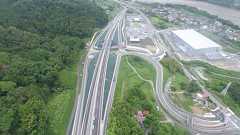 「危険物車が通れる」中部横断道 静岡~山梨全通もうひとつの意義 トンネルは最長4999m | 乗りものニュース