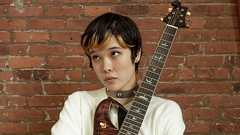 メイ・シモネスが語る「一番影響を受けた音楽」ジャズ、チェット・ベイカー、歌とギター | Rolling Stone Japan(ローリングストーン ジャパン)