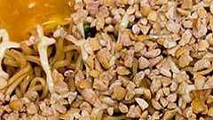 ペヤングやきそば納豆プラスを他のカップ麺のパーツを使ってアレンジしてみました!