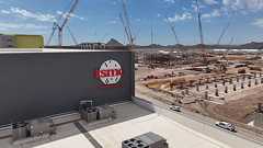 アメリカ国内製の初のBlackwellチップウエハーをNVIDIAとTSMCが公開、TSMCアリゾナ工場で製造