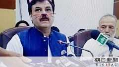 猫耳大臣、SNSで瞬く間に拡散 会見生中継、撮影ミス:朝日新聞デジタル