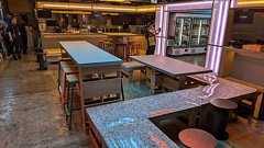 新宿に爆誕、「24時間営業」の“ラグジュアリー”なフードコート。まさかの「飲み放題」で、どんな人がターゲットなのか