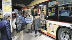 高尾発・八王子行き「深夜バス」が盛況な理由 | 読売新聞 | 東洋経済オンライン | 新世代リーダーのためのビジネスサイト