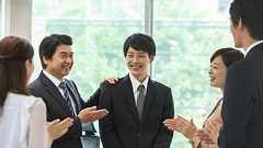 今年の新入社員は「AIスピーカー型」、朝礼や宴会の押しつけはNG