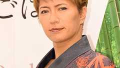 GACKT、女子高の卒業式にサプライズで登場し『野に咲く花のように』を熱唱 | RBB TODAY