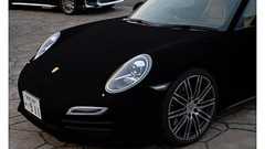 【画像】「世界一黒い車」が日本に誕生、「真・黒色無双」コラボでポルシェ911を全塗装 : 痛いニュース(ノ∀`)