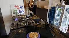 BGM使用料、歌手にも 活動支援へ文化庁方針