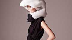 目に見えない未来型の自転車ヘルメット『Hovding』 - RyoAnna