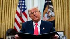 トランプ大統領、FRBは利下げすべきだと指摘-関税措置推進に伴い