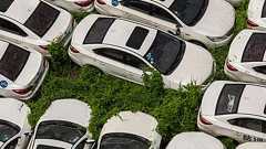 まるでEVの墓場、中国都市部に大量の廃棄車両-急成長の負の遺産