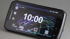 「HDステーション」で小型PCになる? オプションで広がる「MOTOROLA PHOTON ISW11M」の可能性とは