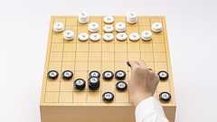 『ハンター×ハンター』の架空の盤上競技『軍儀(ぐんぎ)』が驚きの商品化で本日より予約開始。作品内の描写をもとに駒や盤、ルールを完全再現 | ゲーム・エンタメ最新情報のファミ通.com