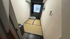 予約ミスってたから西成のホテルを慌てて予約したんだけど、この部屋はまるで、、、と思っていたら1泊10,000円だった