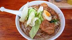 小田原で出会った熊本ラーメンが絶品すぎて、なぜか文体が崩れてしまった【フミコフミオのサラリーマン御祝膳問答第10回】 - ぐるなび みんなのごはん