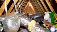 元カレが天井裏侵入して生活、不審な音の正体確かめようと覗き発覚。 - ライブドアニュース